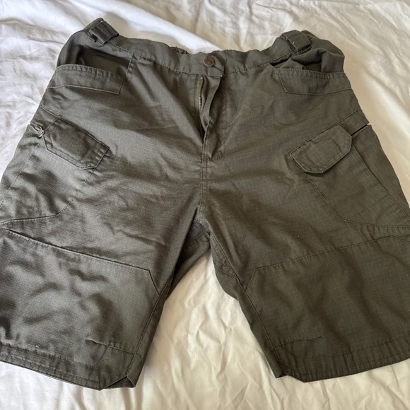 The Unbranded Brand Other - Tactical Olive Green Shorts Size Large‎ Men's Cargo Pockets Military